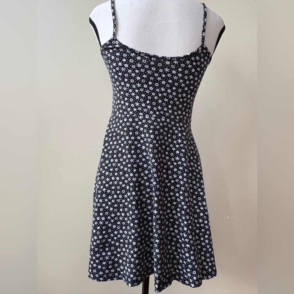 H&M - Black and White Floral Mini Dress - Size Small - Picture 5 of 8